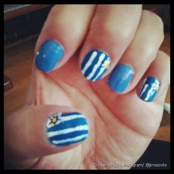 A bandeira do Uruguai foi a inspira??o para esta nail art